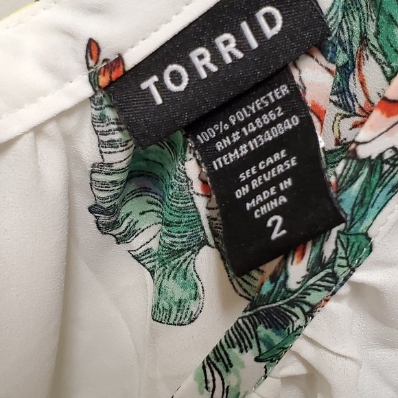 Torrid floral tank top size 2 - Picture 2 of 4